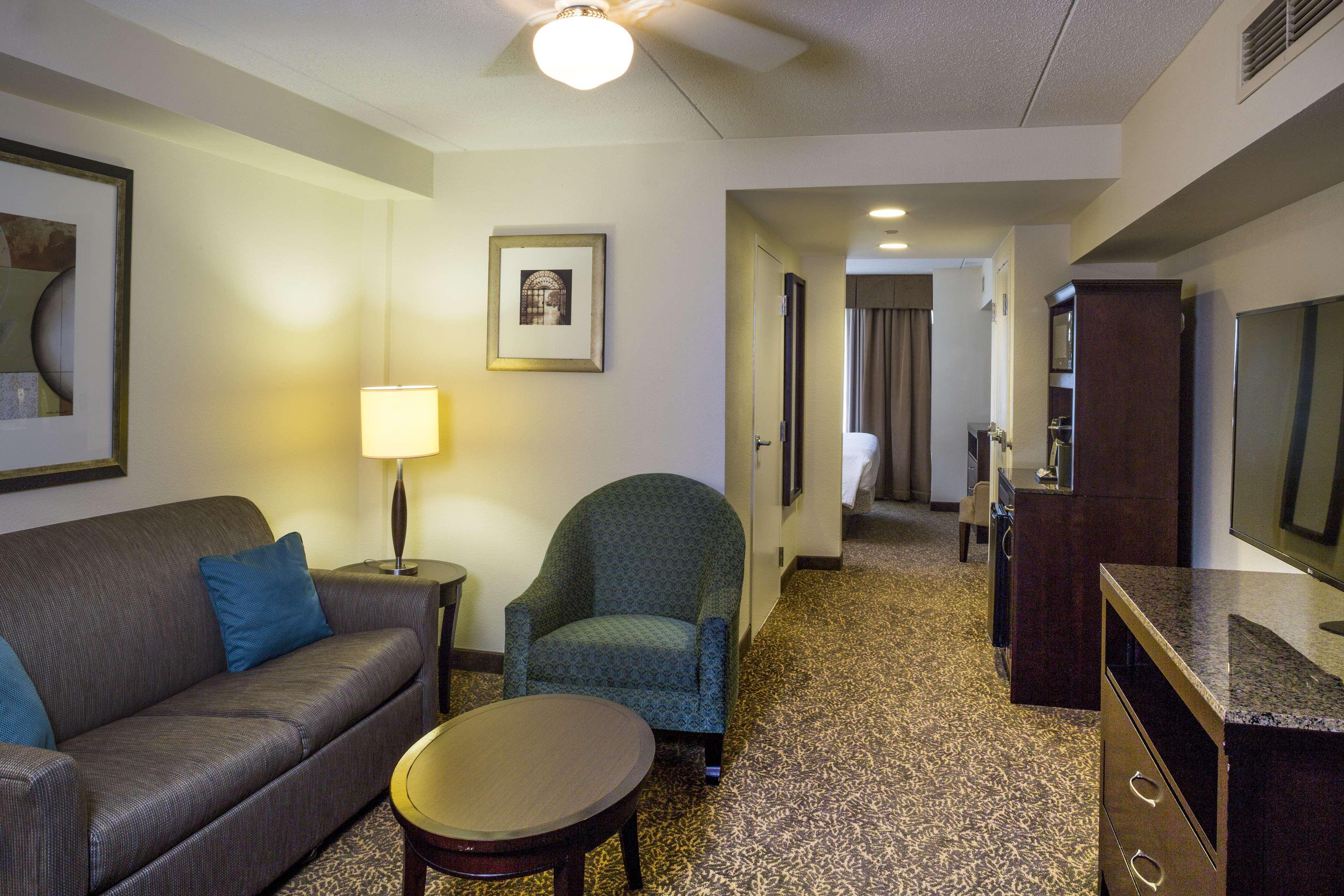 Hilton Garden Inn Hampton Coliseum Central Eksteriør billede