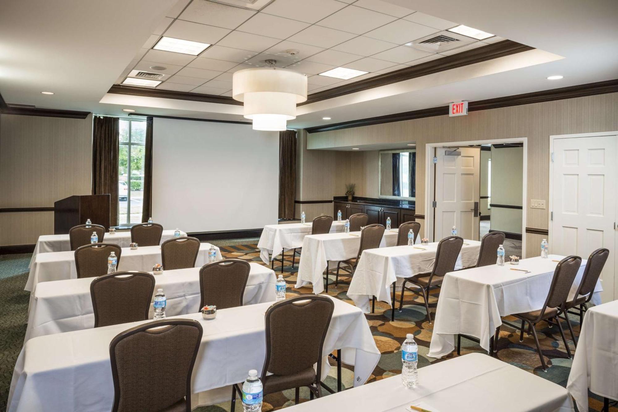 Hilton Garden Inn Hampton Coliseum Central Eksteriør billede