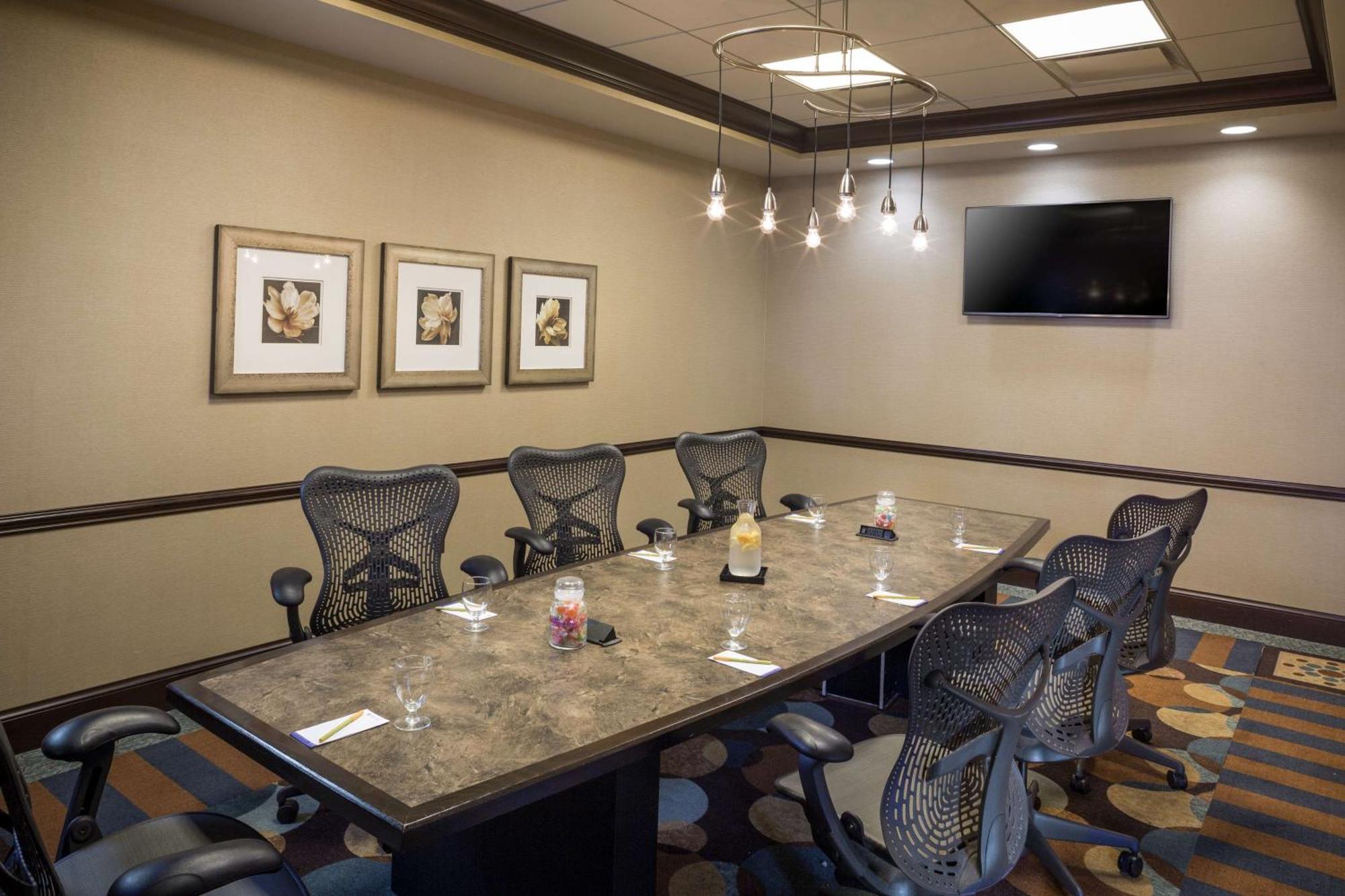 Hilton Garden Inn Hampton Coliseum Central Eksteriør billede