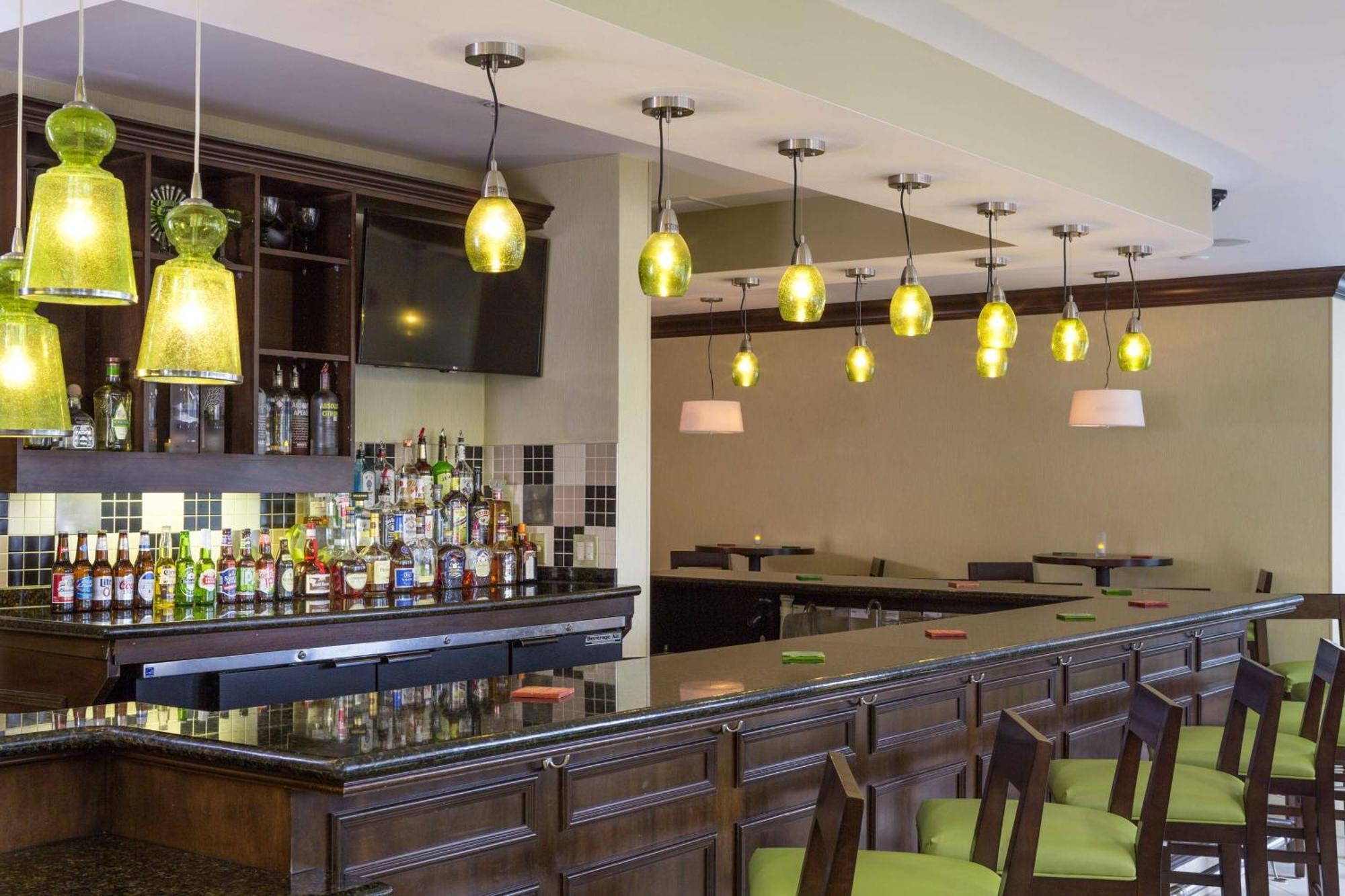 Hilton Garden Inn Hampton Coliseum Central Eksteriør billede