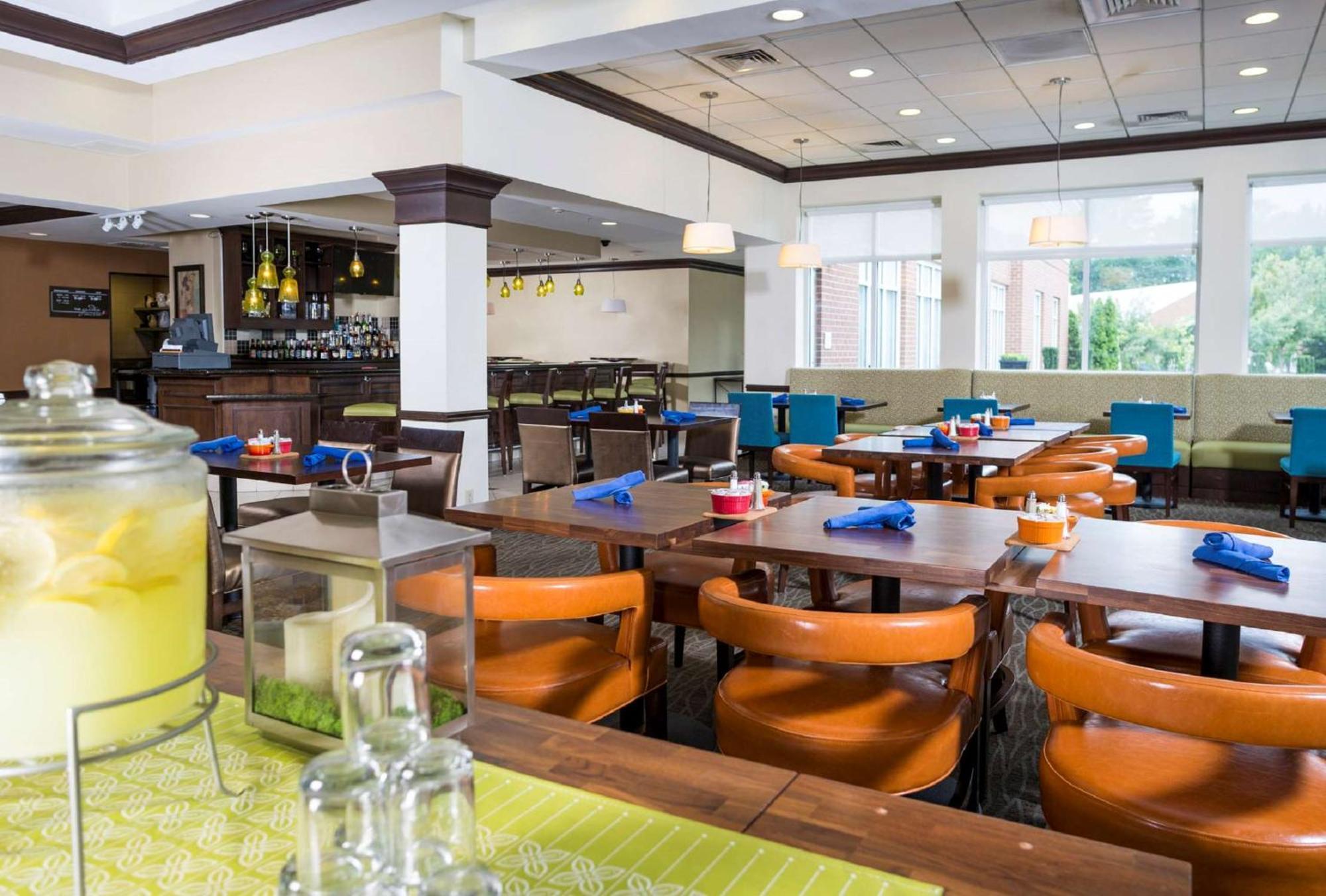 Hilton Garden Inn Hampton Coliseum Central Eksteriør billede