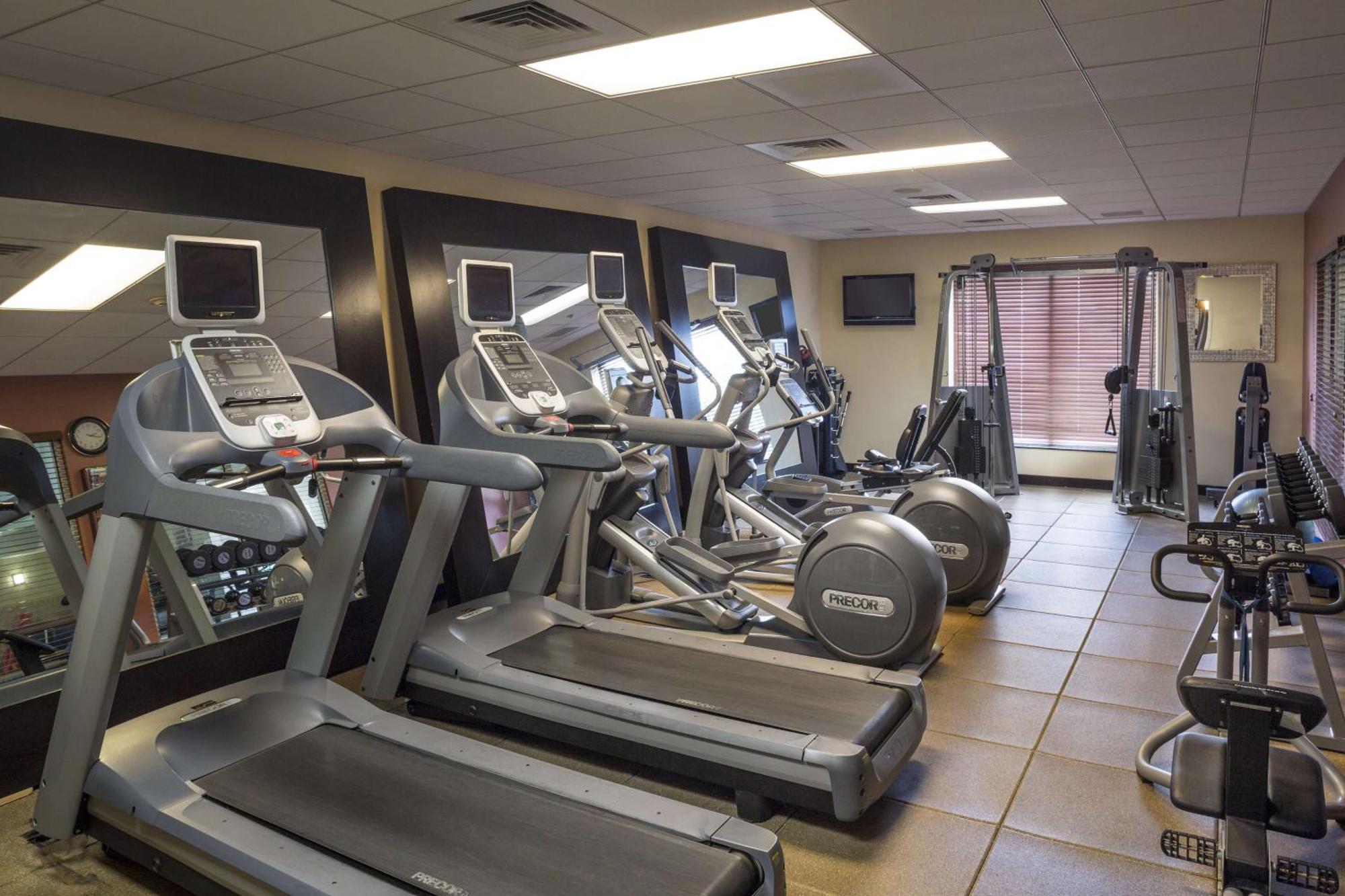 Hilton Garden Inn Hampton Coliseum Central Eksteriør billede