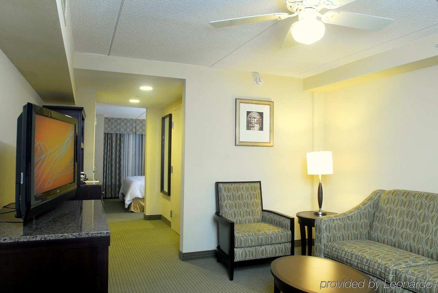 Hilton Garden Inn Hampton Coliseum Central Værelse billede